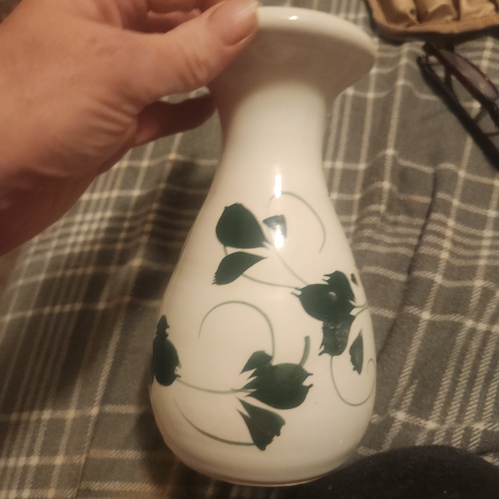Handcrafted Ivy Leaf Vase
